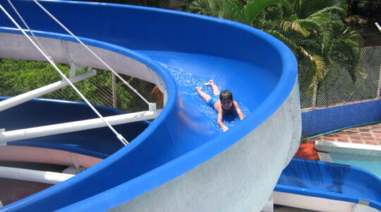 Pasadia Tocaima Tobogan Piscina1